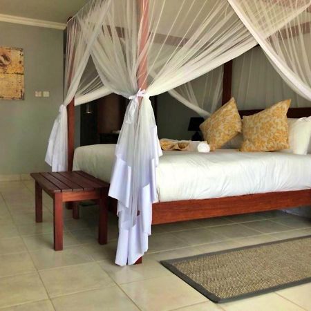 Tlou Safari Lodge Касане Екстер'єр фото