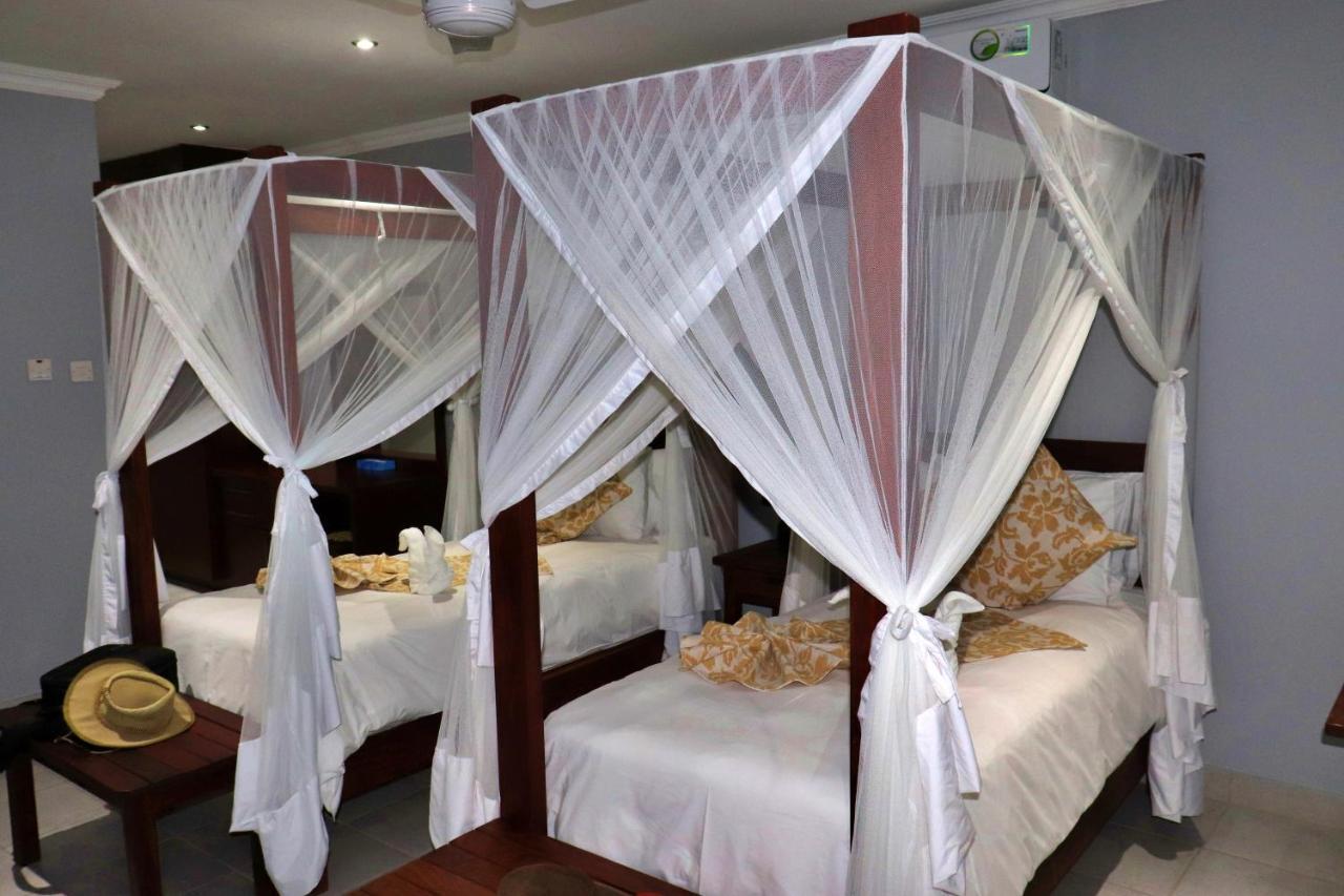 Tlou Safari Lodge Касане Екстер'єр фото