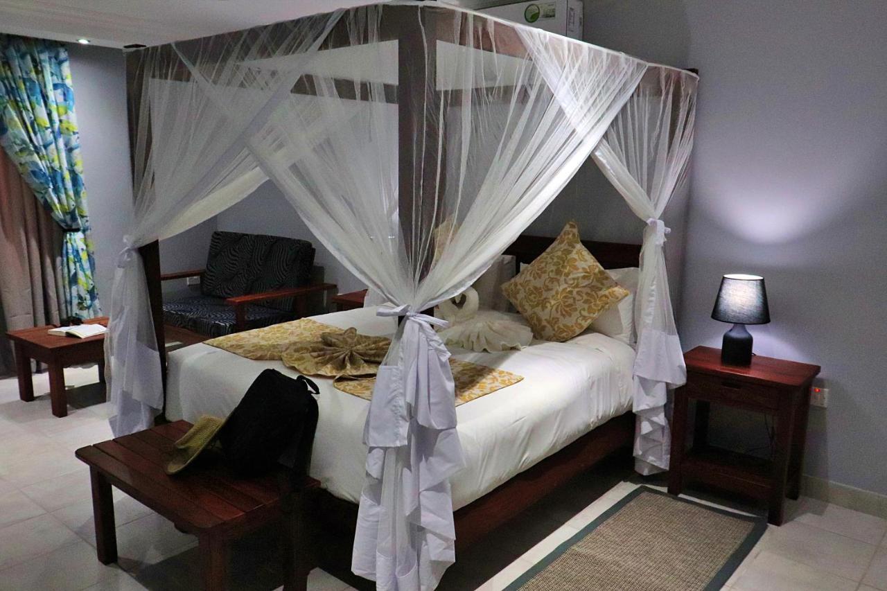 Tlou Safari Lodge Касане Екстер'єр фото