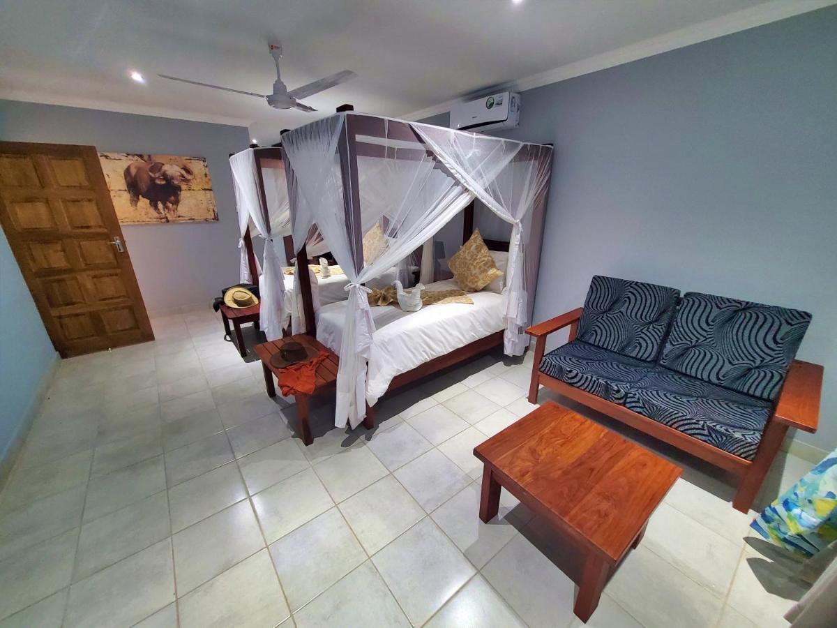 Tlou Safari Lodge Касане Екстер'єр фото