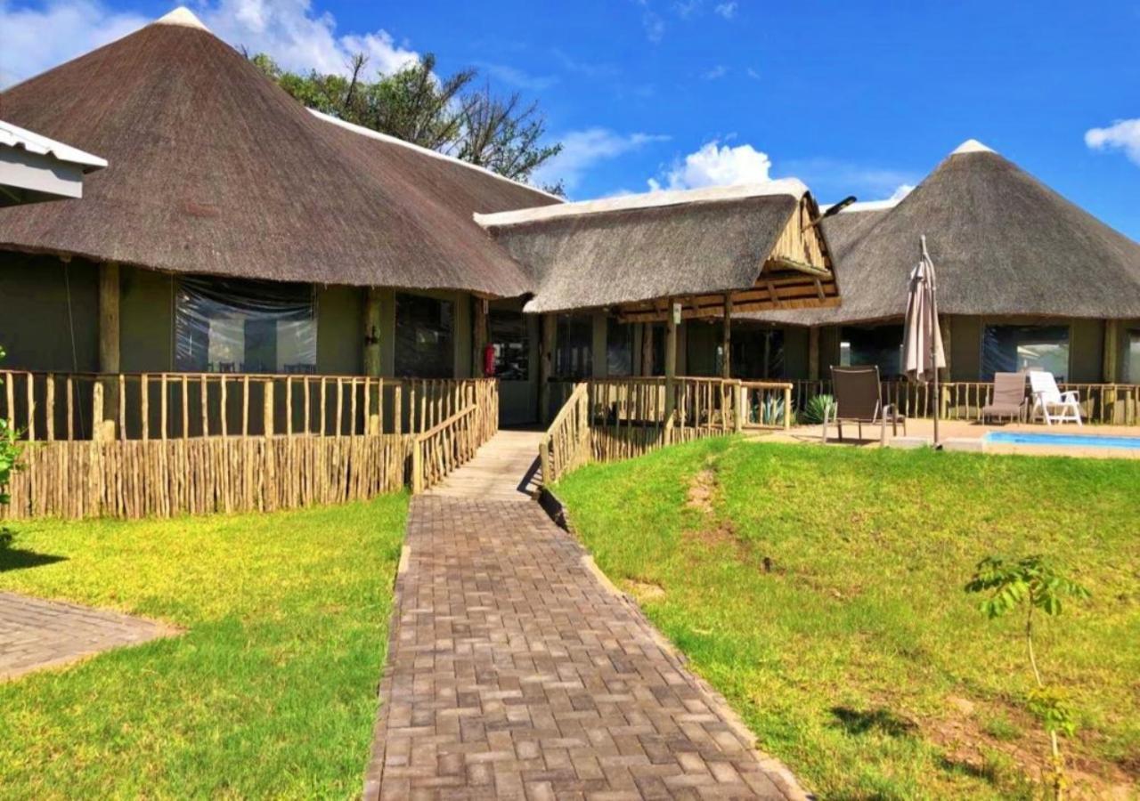 Tlou Safari Lodge Касане Екстер'єр фото
