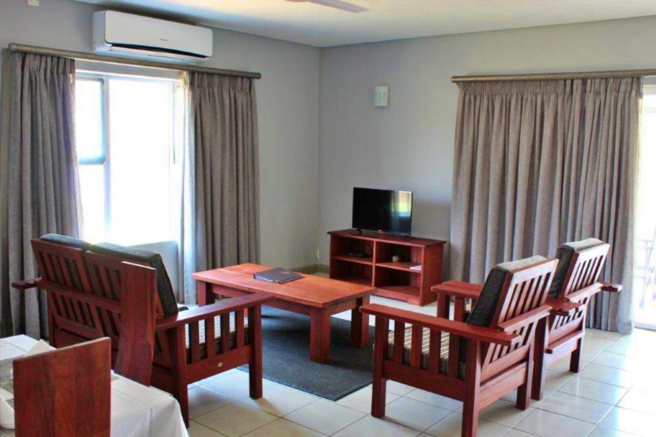 Tlou Safari Lodge Касане Екстер'єр фото