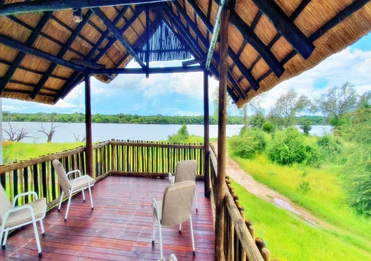 Tlou Safari Lodge Касане Екстер'єр фото