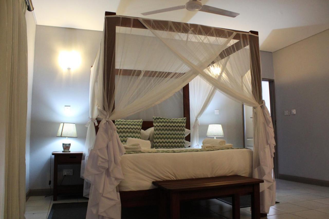 Tlou Safari Lodge Касане Екстер'єр фото